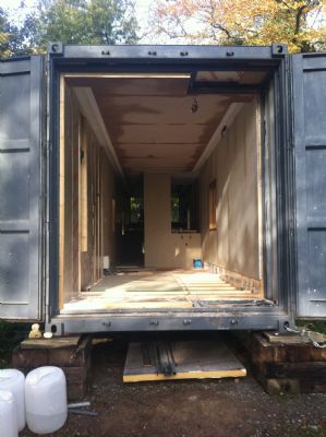 Boarding out the inside of a container