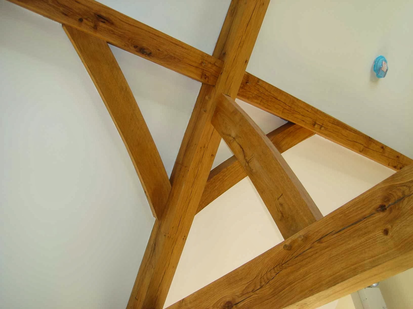 Smooth ceiling plastered between oak beams