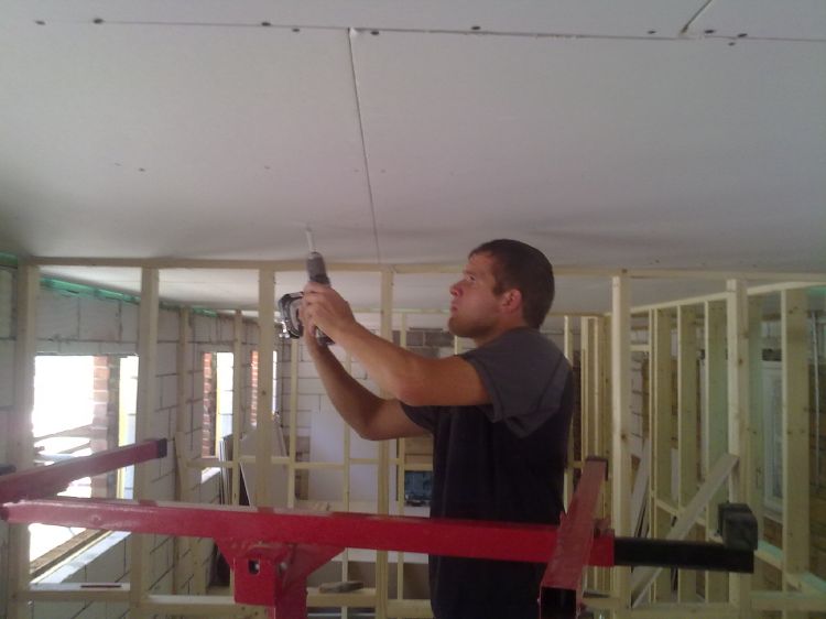 Fixing plasterboard to a new ceiling