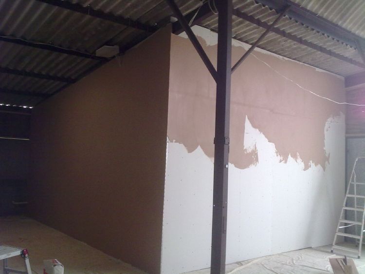 Starting to plaster the walls