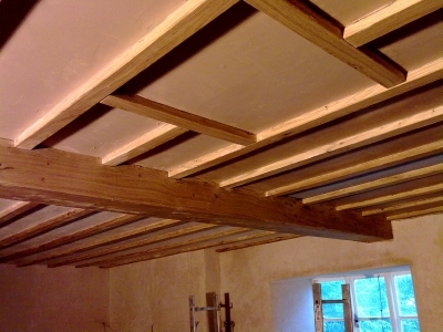 Beamed ceiling with the plaster finished